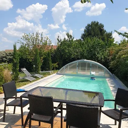 ホームステイ Les Pressoirs Nogent-l'Abbesse